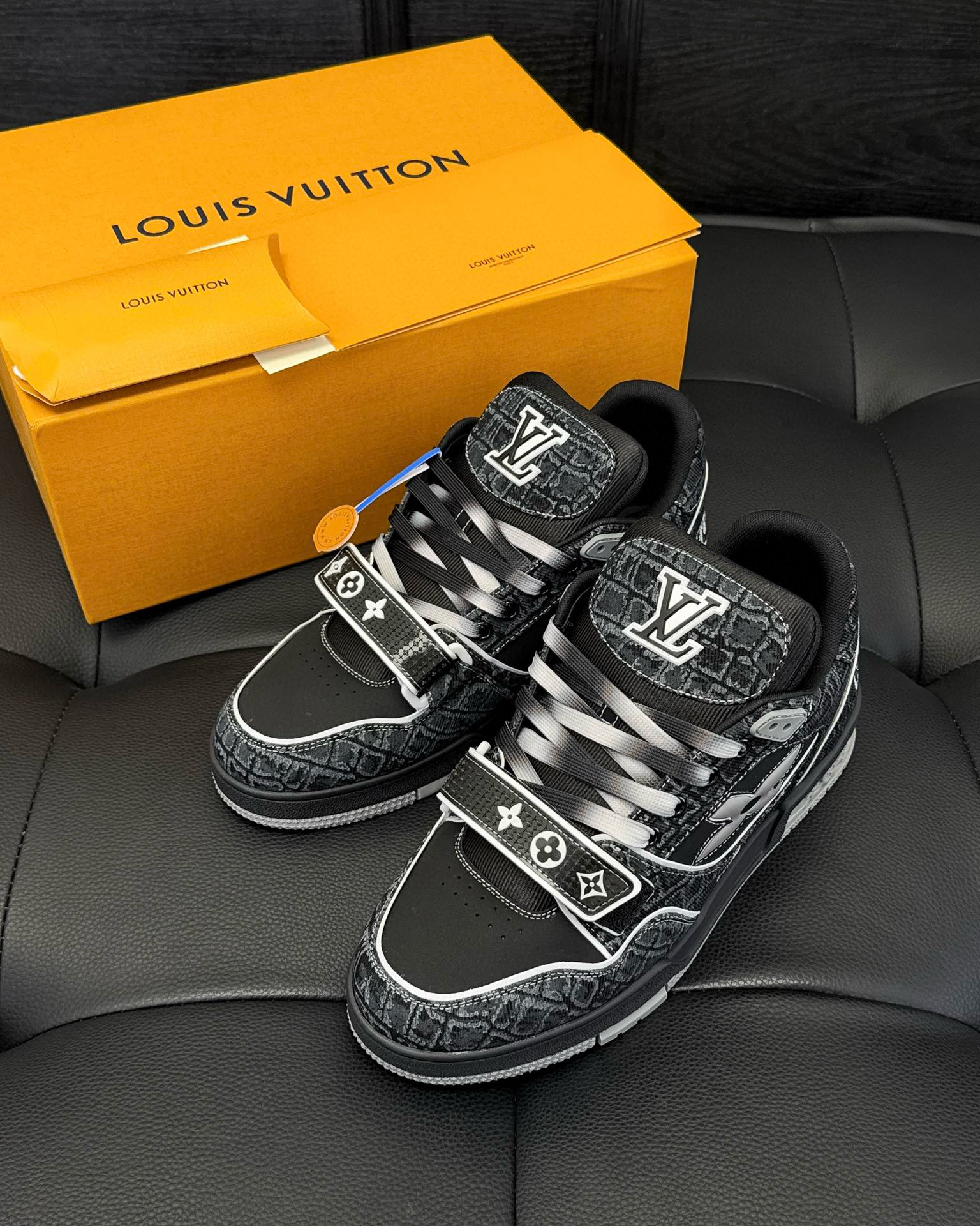 Louis Vuitton Sneaker – LSVT1431