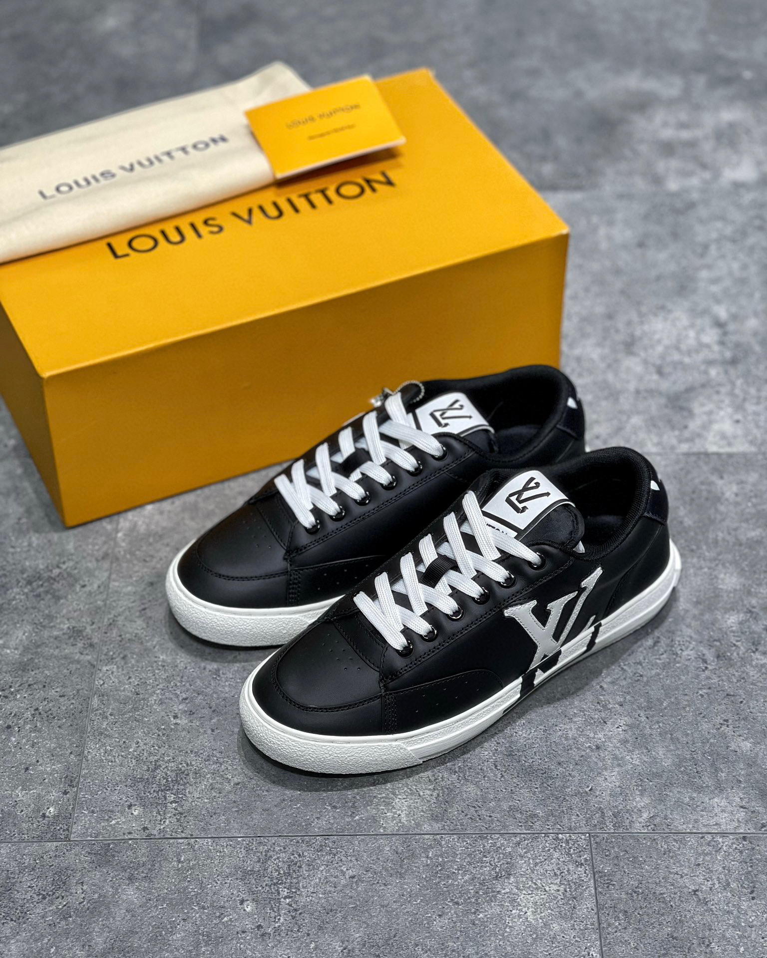 Louis Vuitton Sneaker – LSVT1296