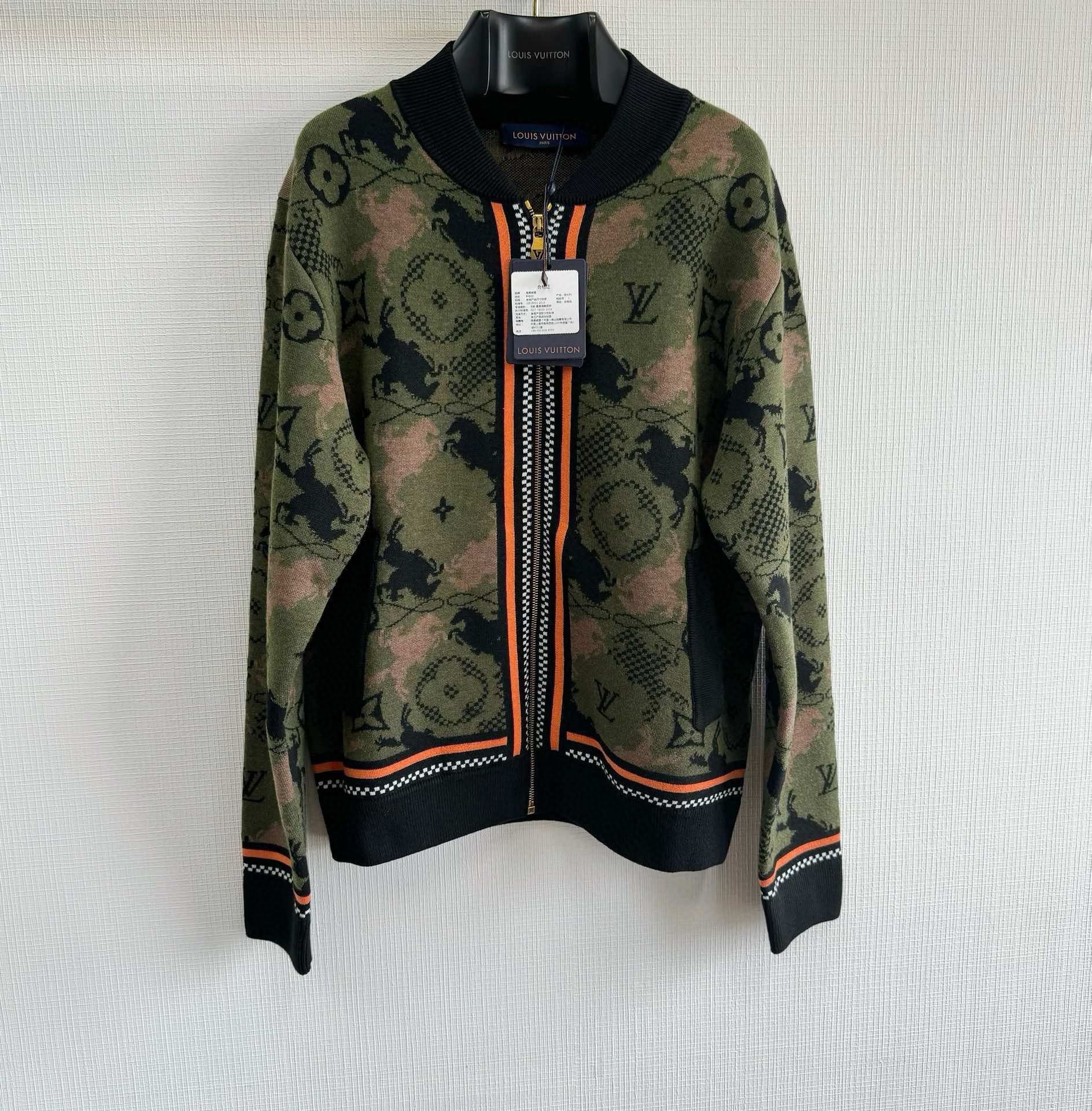 Louis Vuitton Zip Sweater – SWHO2317