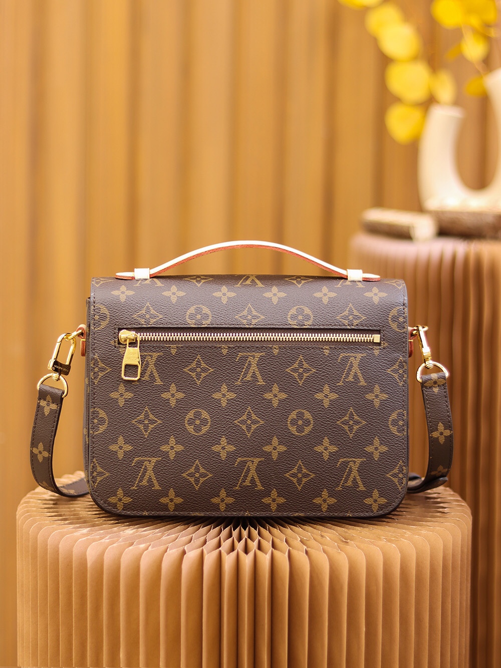 Louis Vuitton Shoulder Bag – LVSH1206