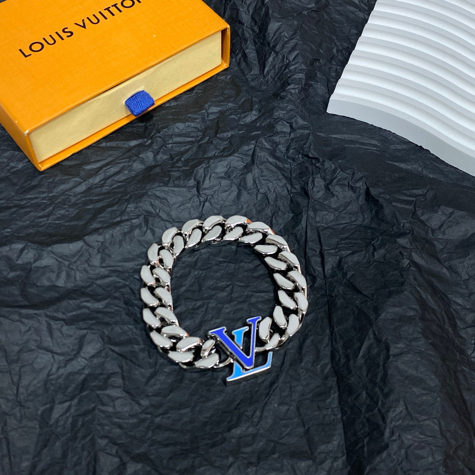 Louis Vuitton Bracelet – JWRY1045