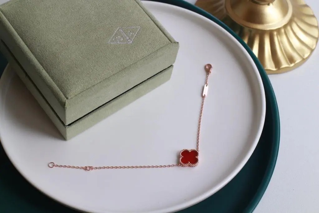 Van Cleef & Arpels Bracelet – JWWM1025