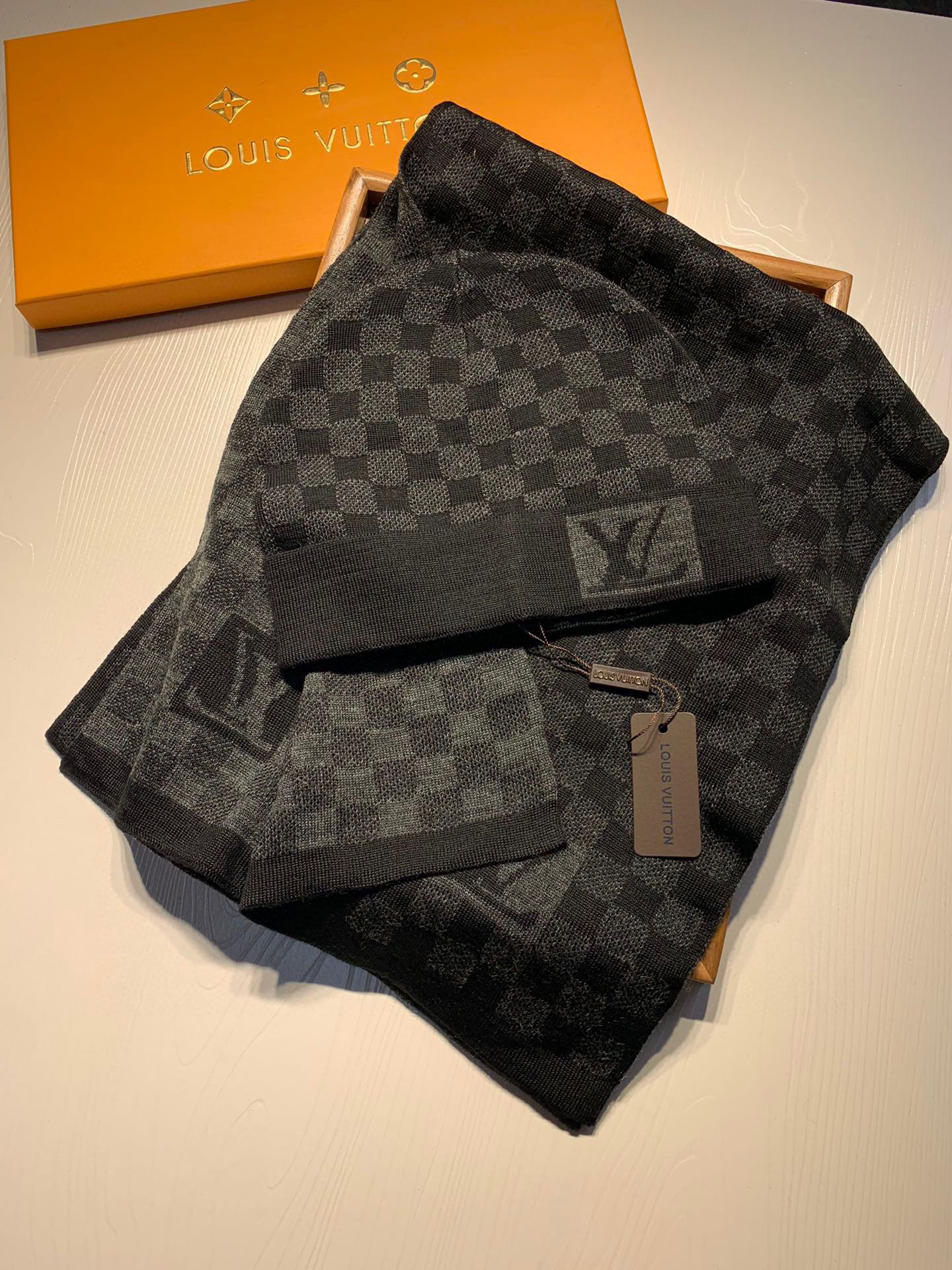 Louis Vuitton Scarf & Hat Set – SCHA1011