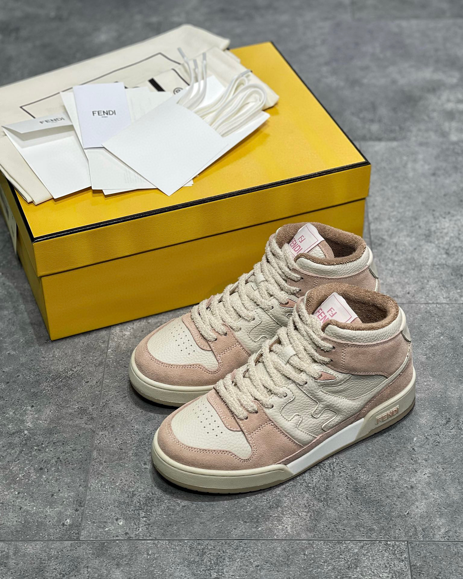 Fendi Sneaker – FEND1071