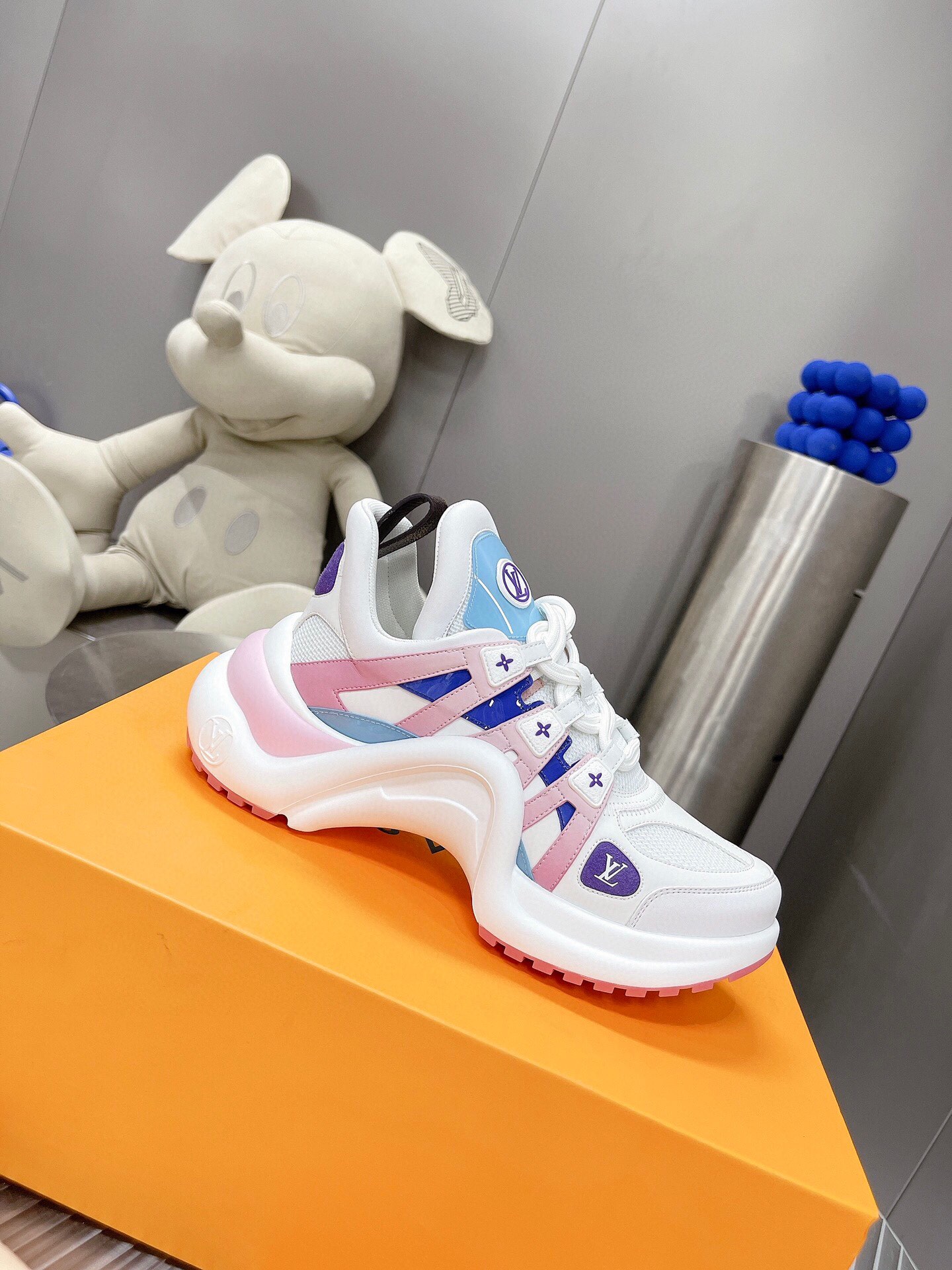 Louis Vuitton Sneaker – WOLV1046