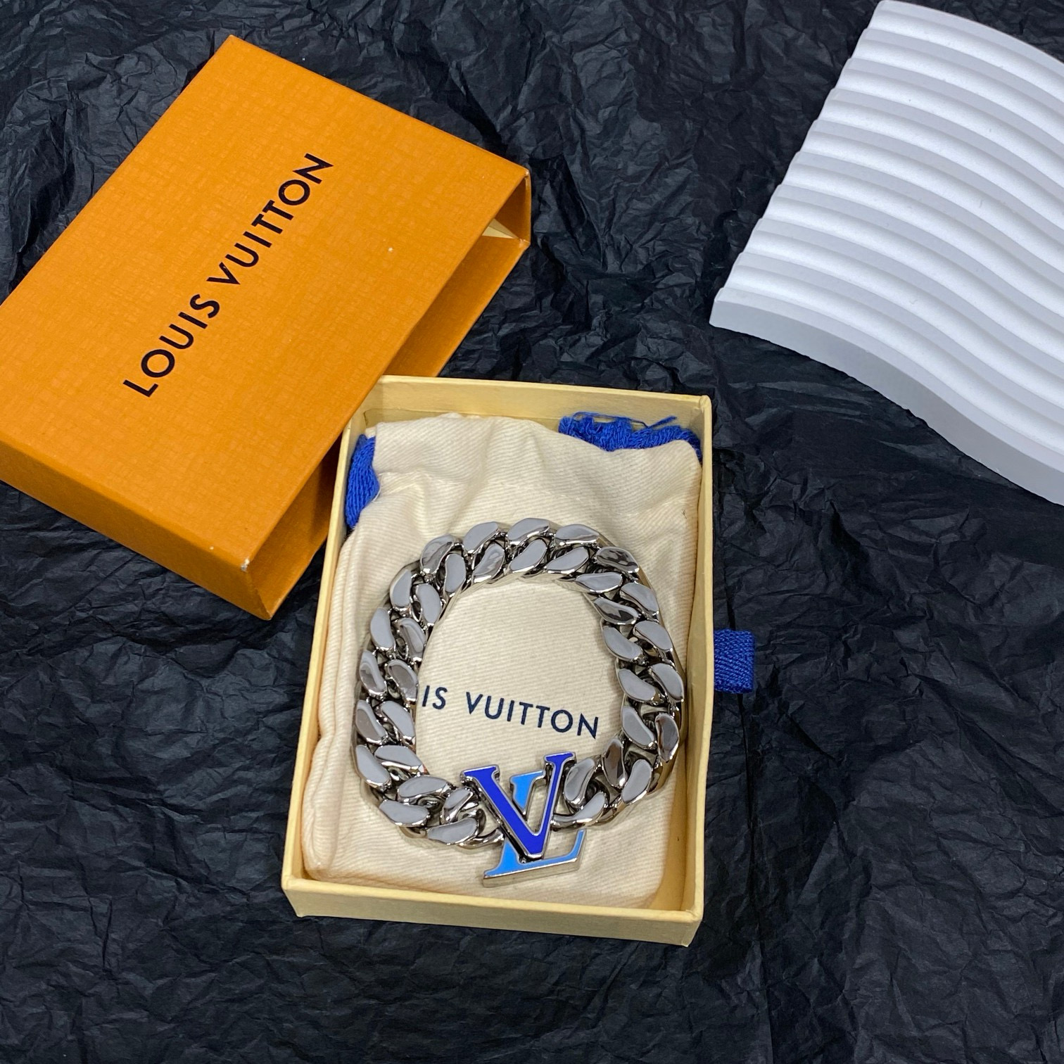 Louis Vuitton Bracelet – JWRY1045