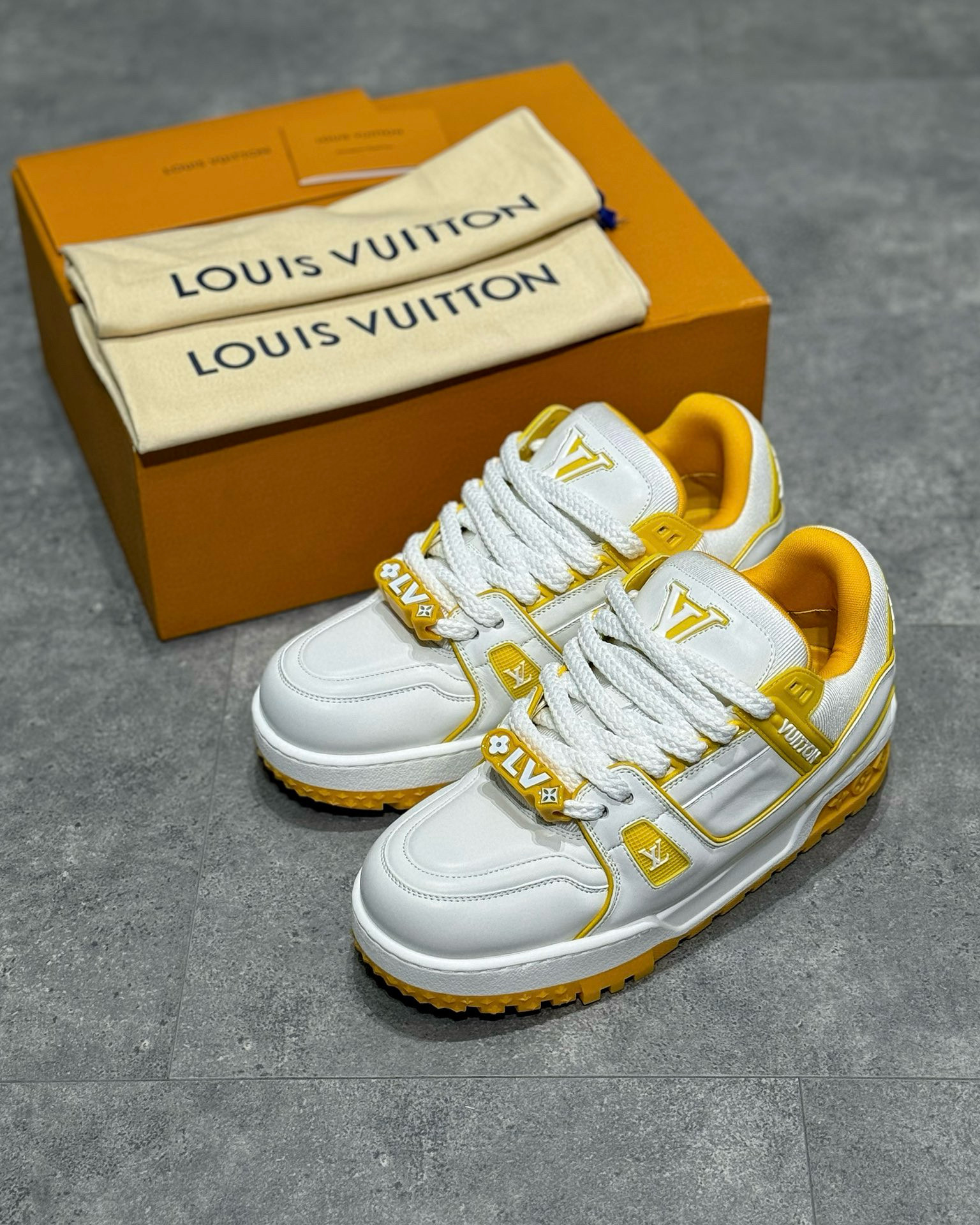 Louis Vuitton Sneaker – LSVT1400