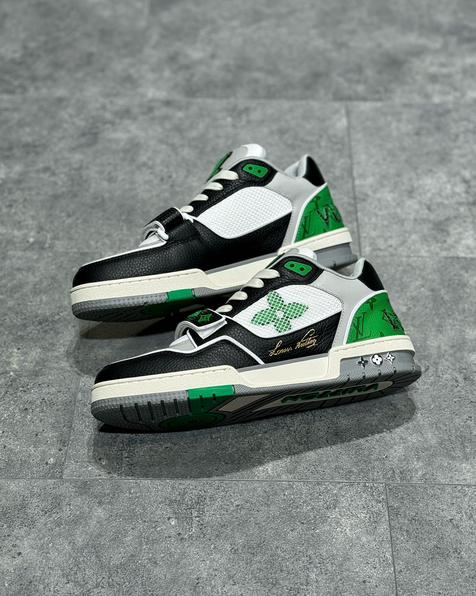 Louis Vuitton Sneaker – LSVT1325