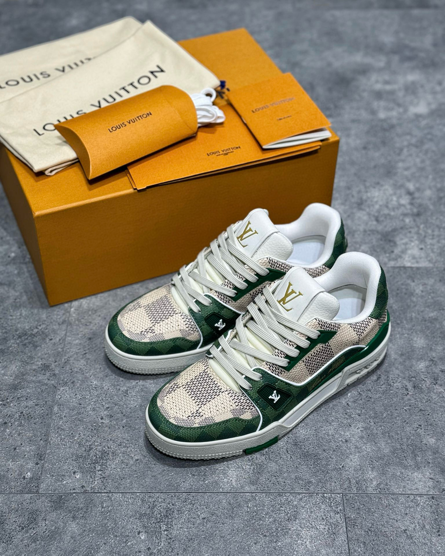 Louis Vuitton Sneaker – LSVT1323