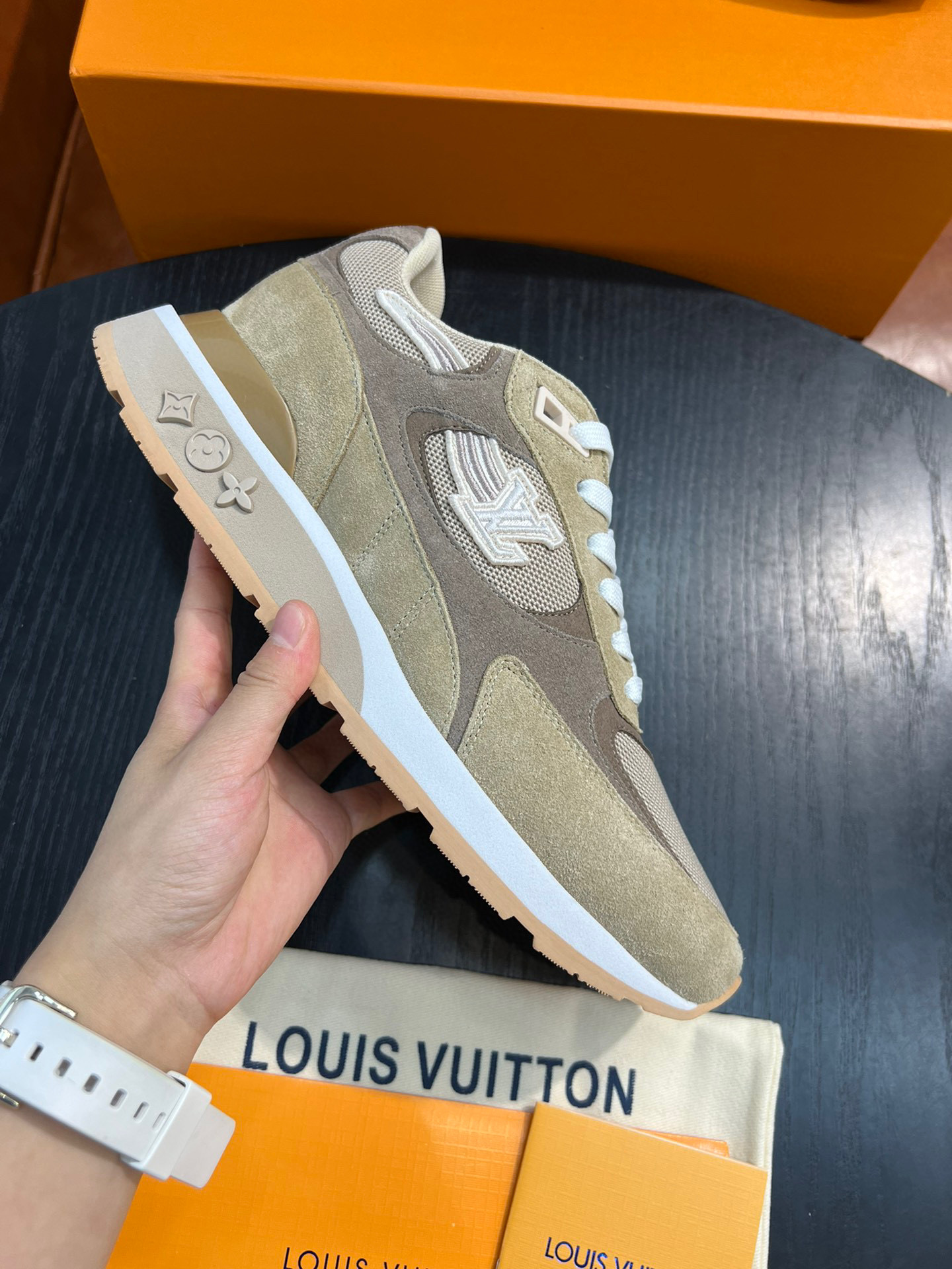 Louis Vuitton Sneaker – LSVT1196