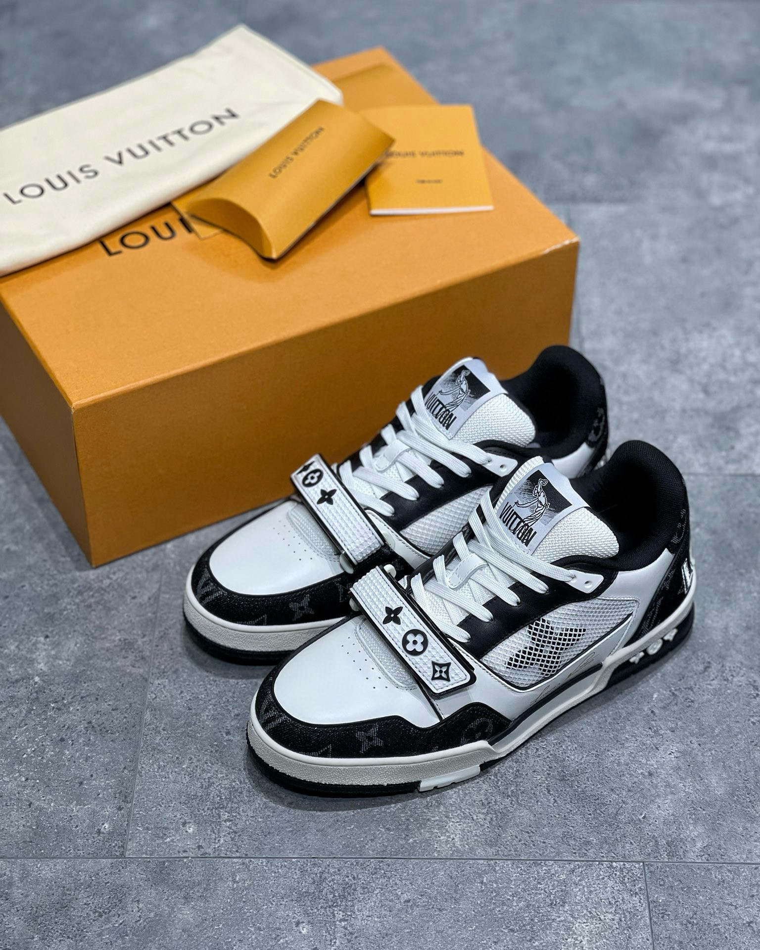 Louis Vuitton Sneaker – LSVT1331
