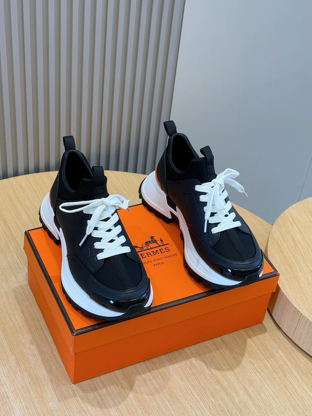 Hermes Sneaker – HRMS1058