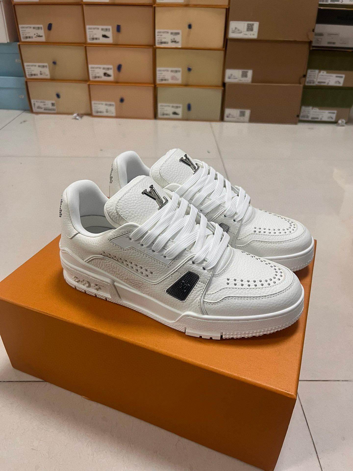 Louis Vuitton Sneaker – LSVT1430
