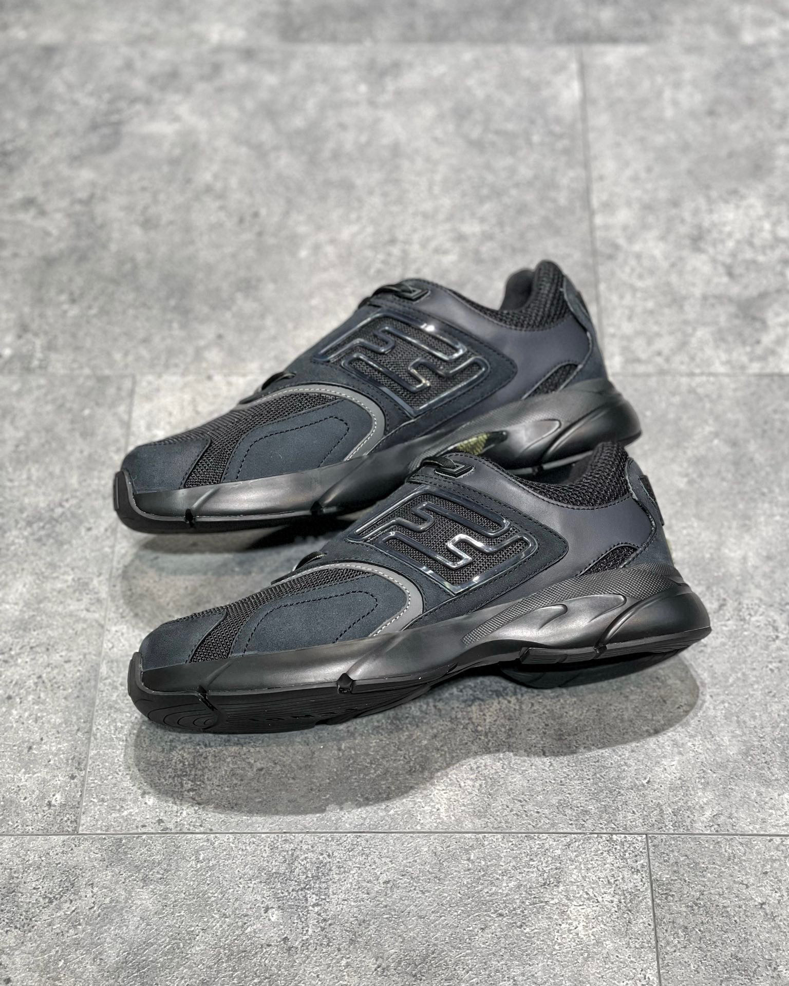 Fendi Sneaker – FEND1069