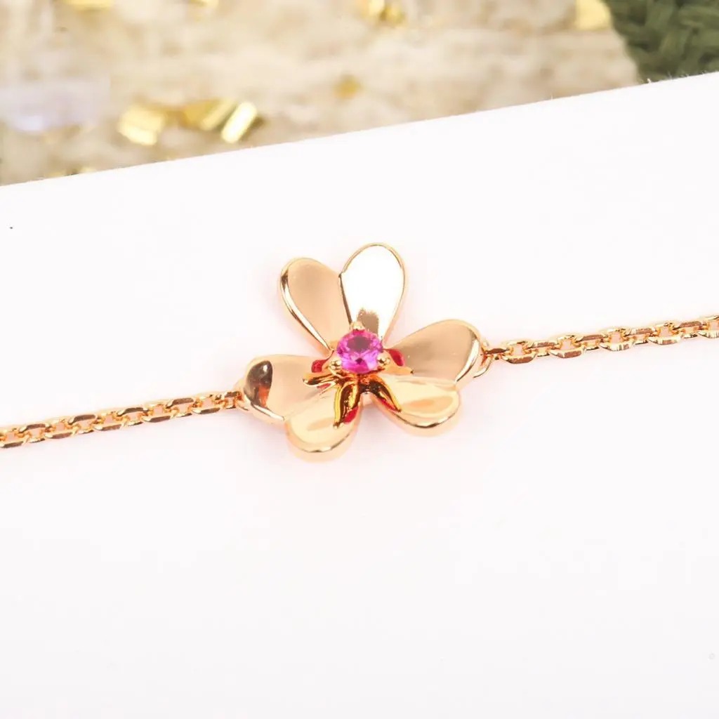 Van Cleef & Arpels Bracelet – JWWM1026