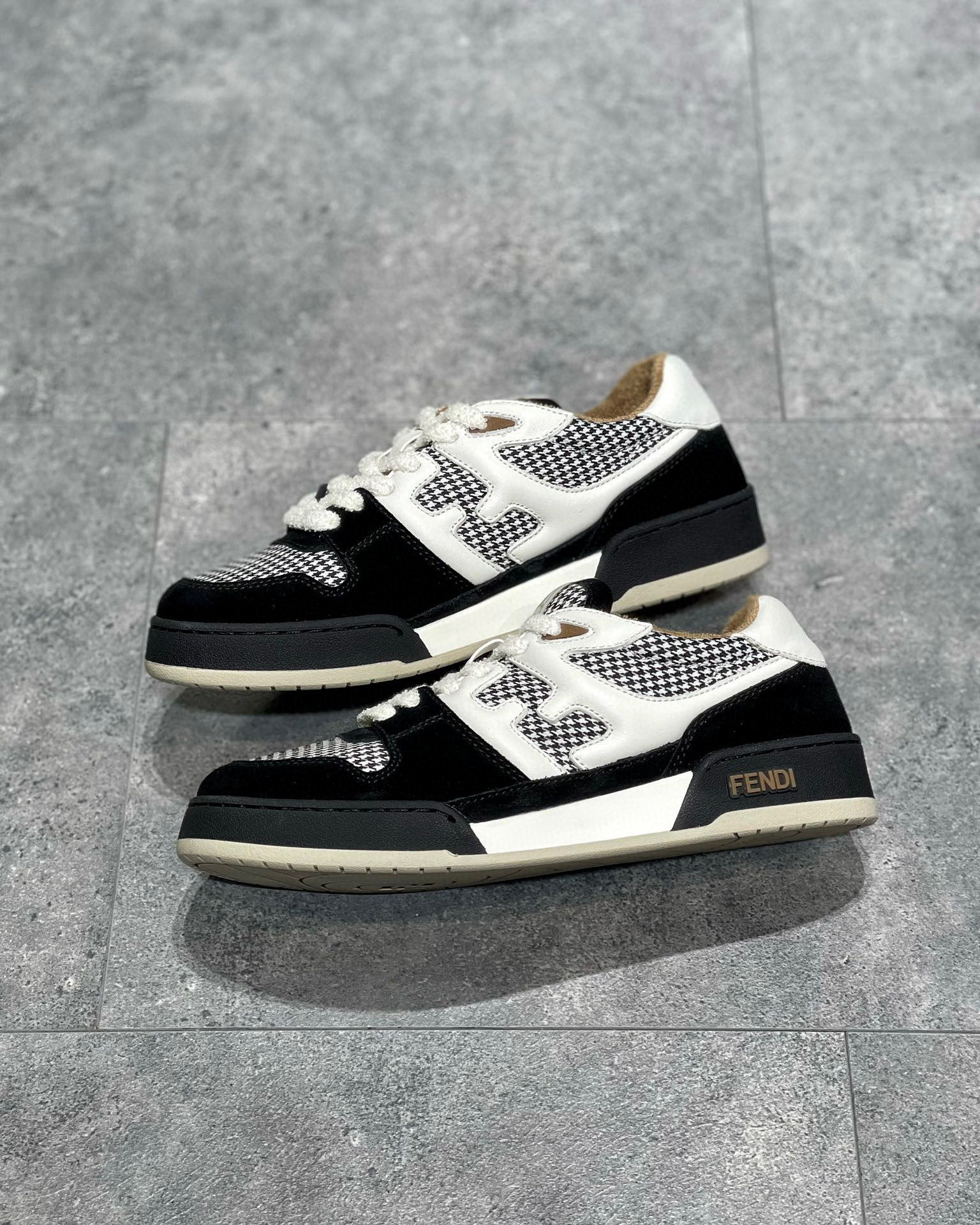 Fendi Sneaker – FEND1062