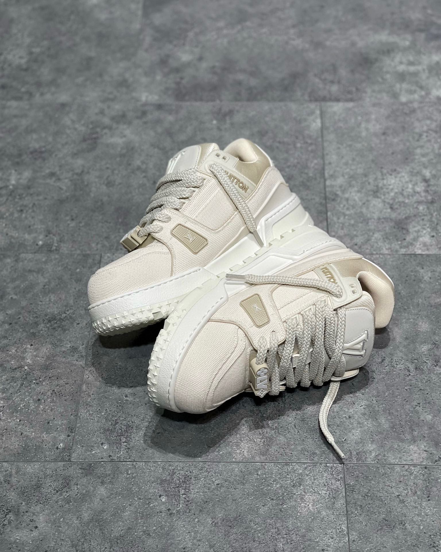 Louis Vuitton Sneaker – LSVT1283