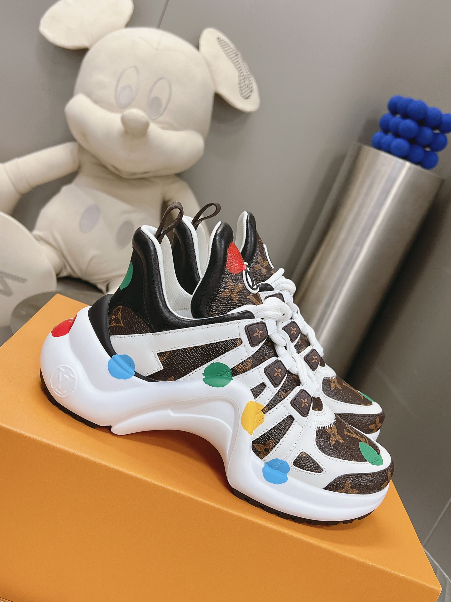 Louis Vuitton Sneaker – WOLV1044