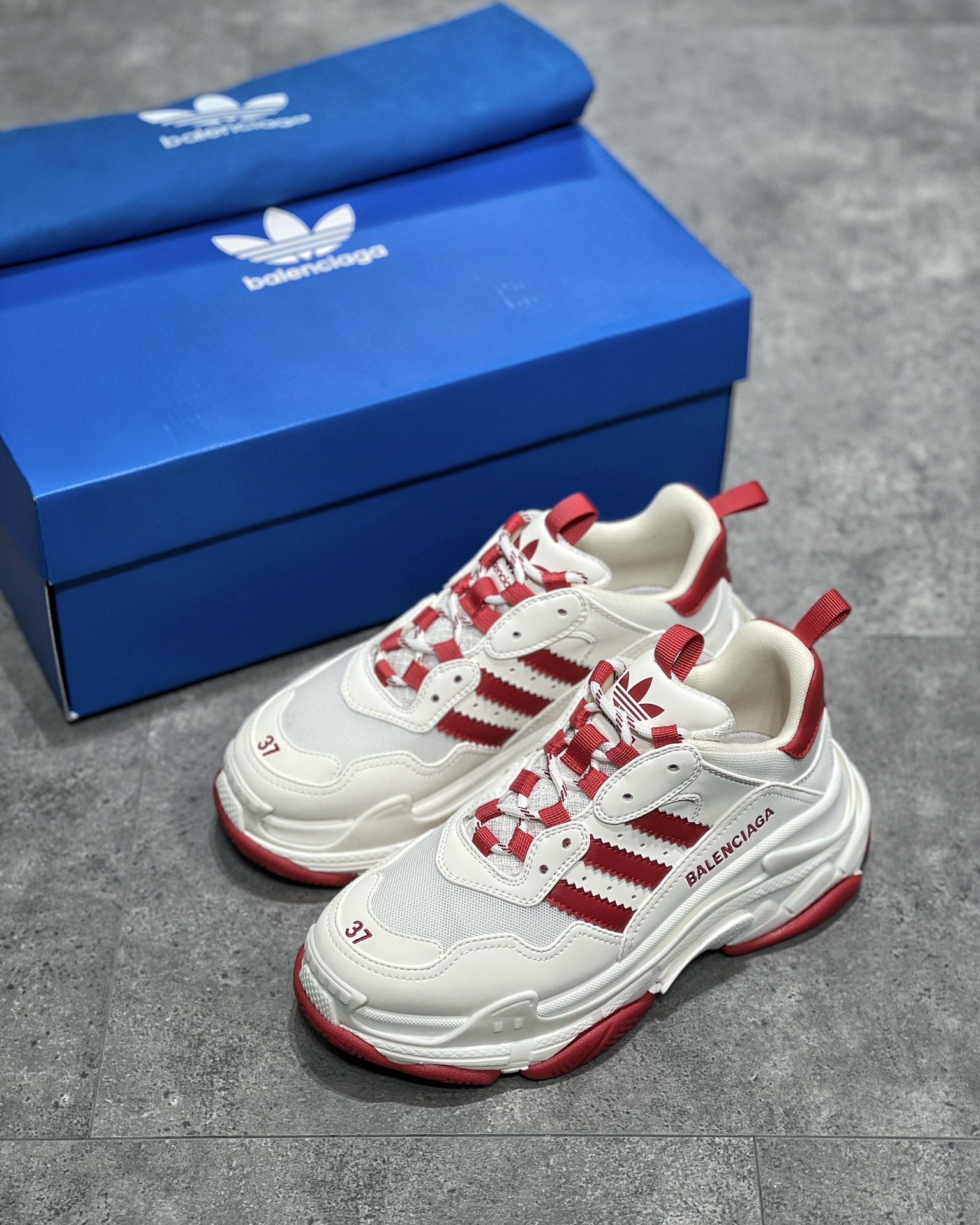 Balenciaga x Adidas Triple S – BLNC1121