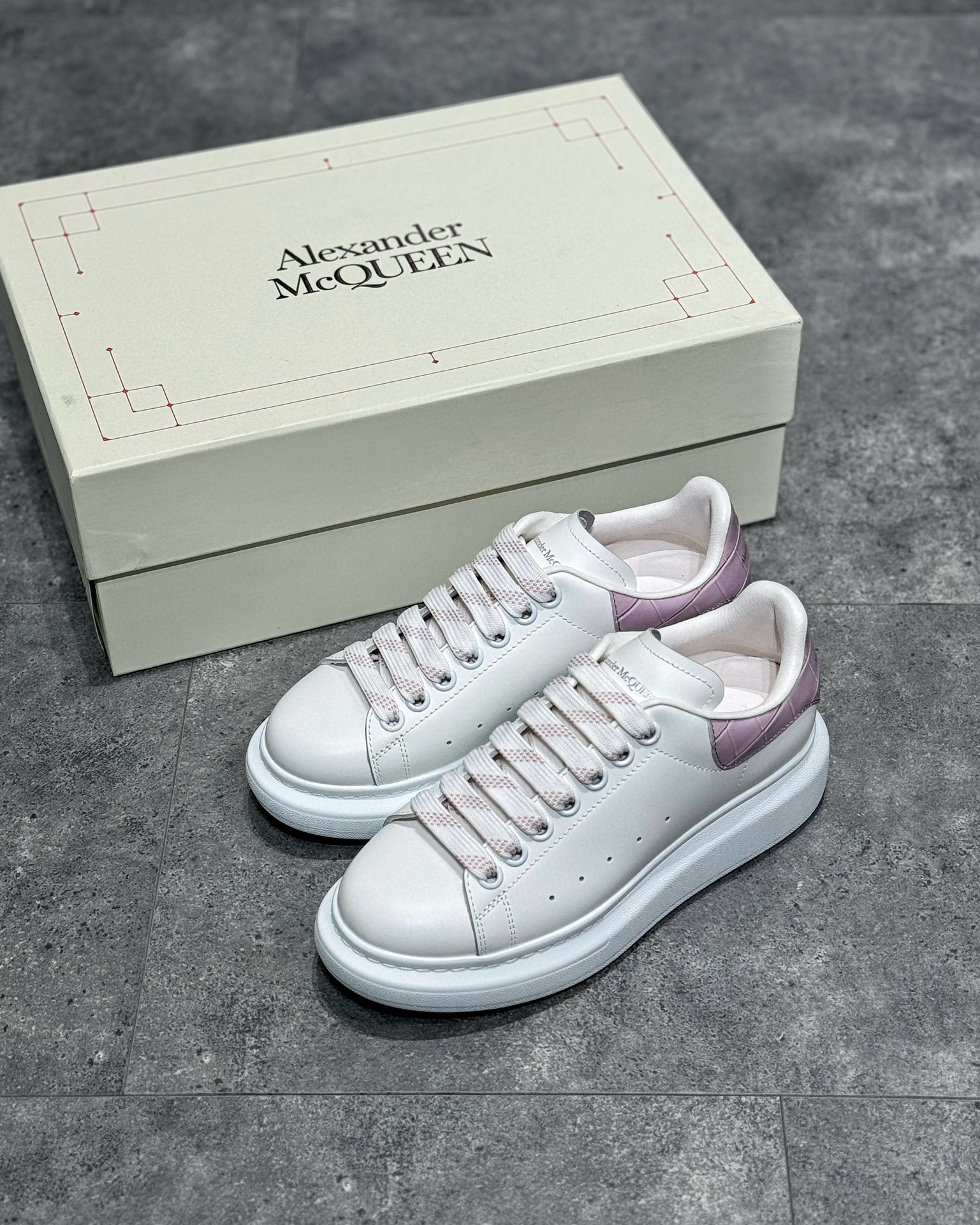Alexander McQueen Sneaker – AMCQ1047