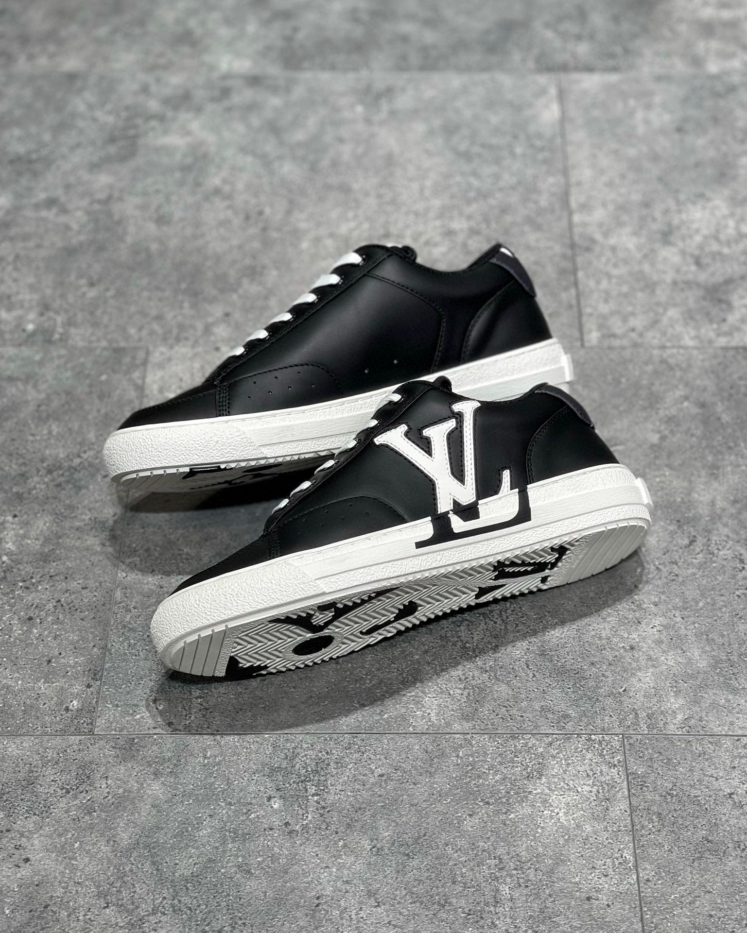Louis Vuitton Sneaker – LSVT1296
