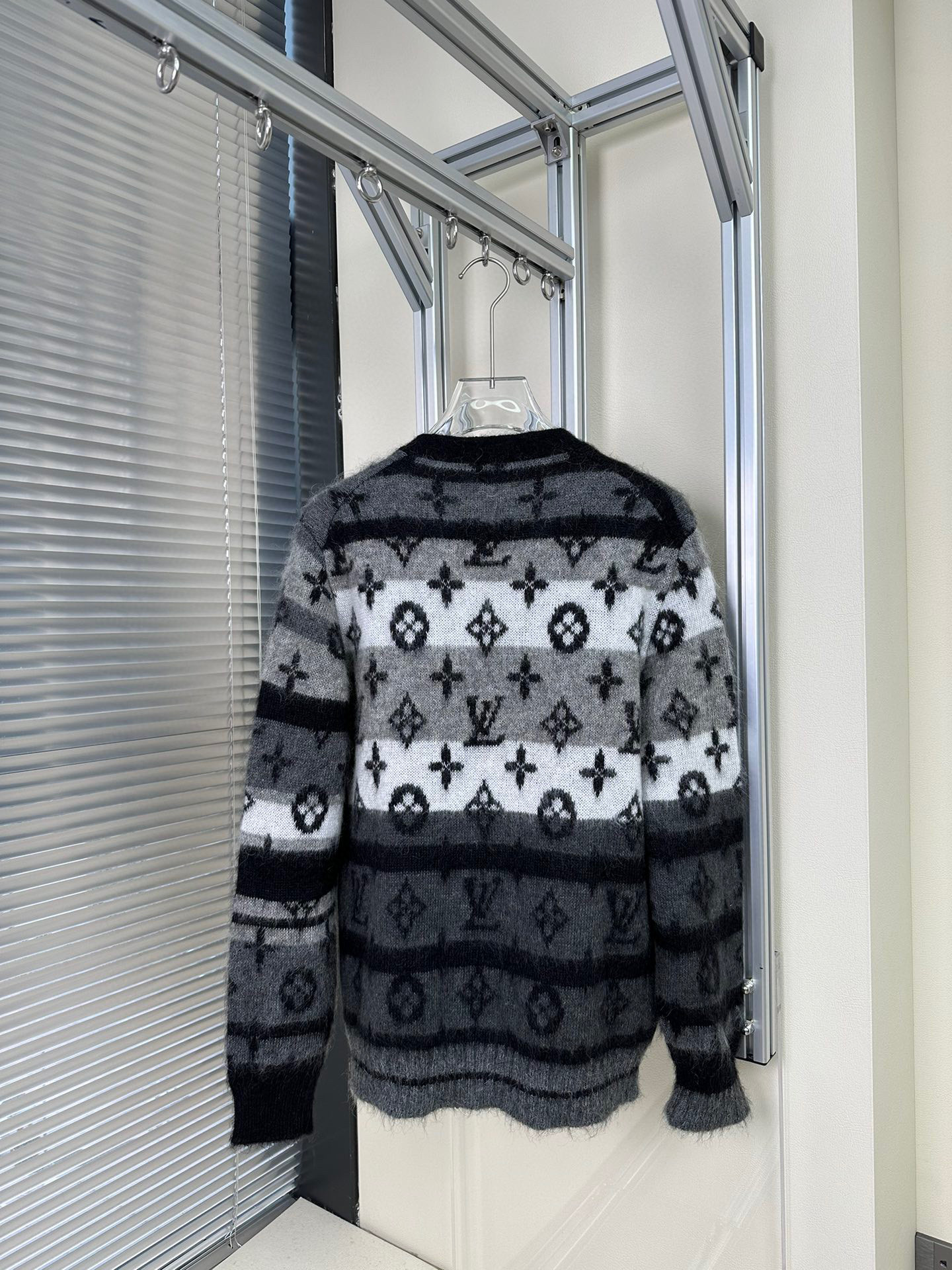 Louis Vuitton Sweater – SWHO1951