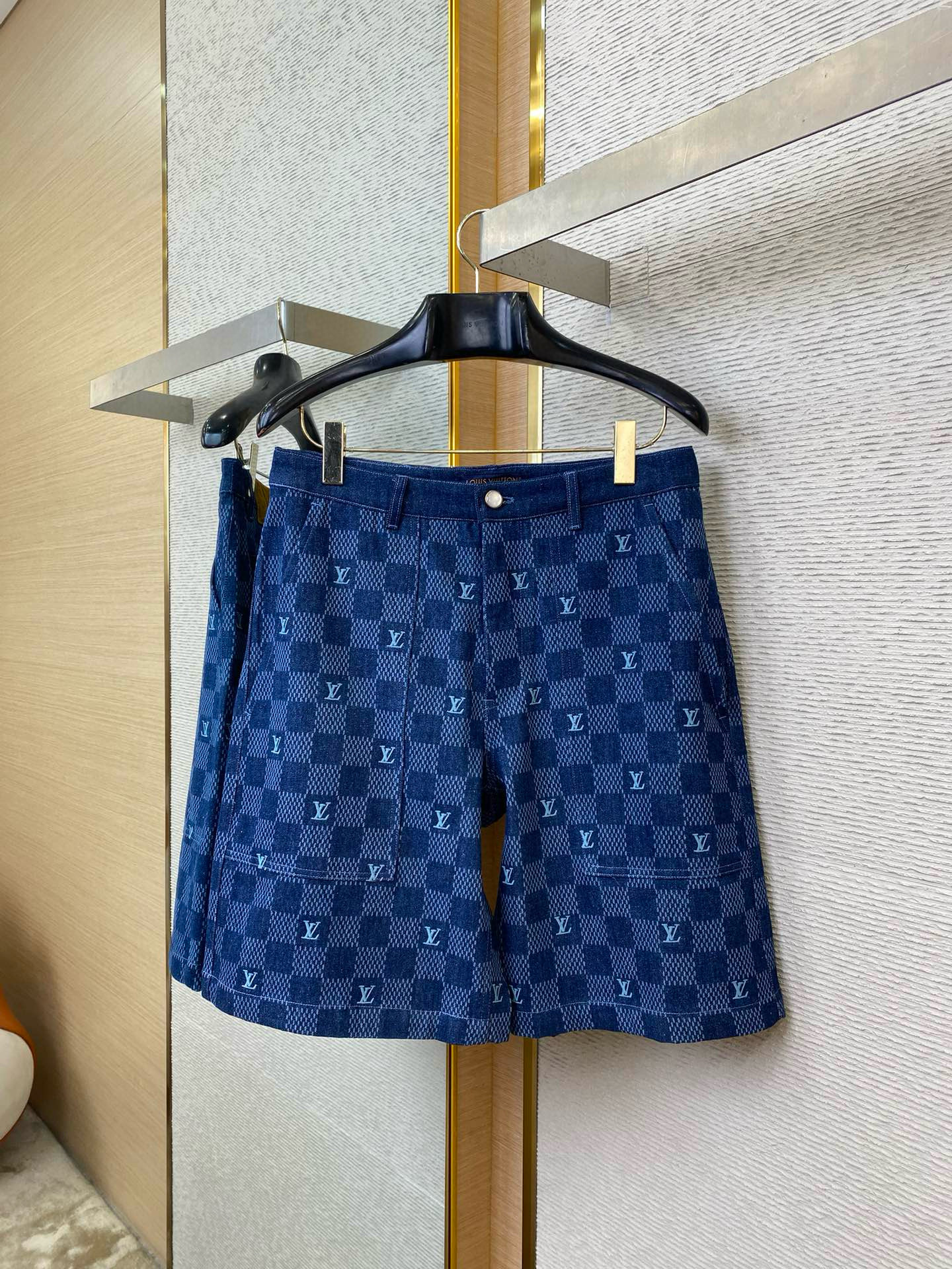 Louis Vuitton Short – TRJT1179