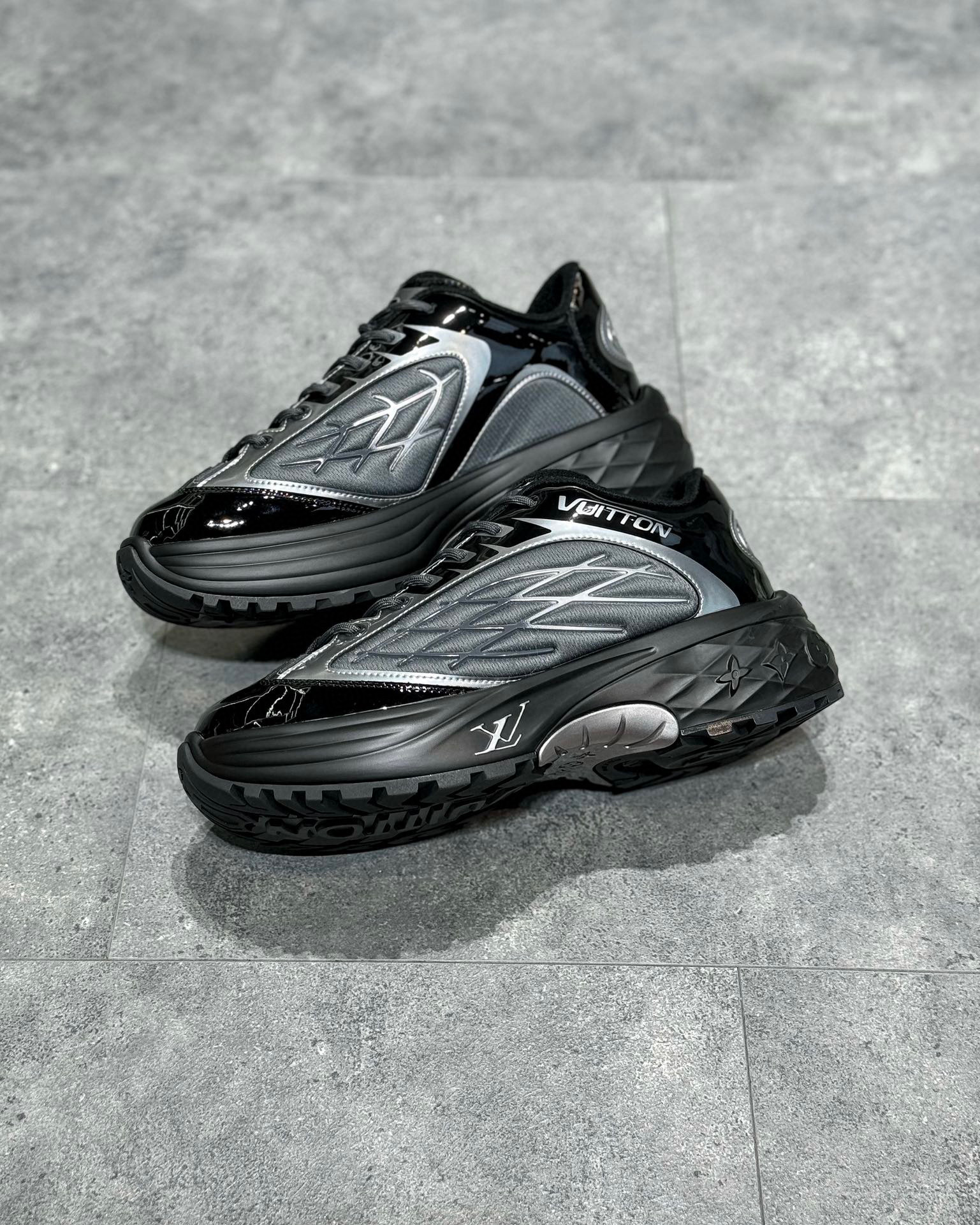 Louis Vuitton Sneaker – LSVT1309