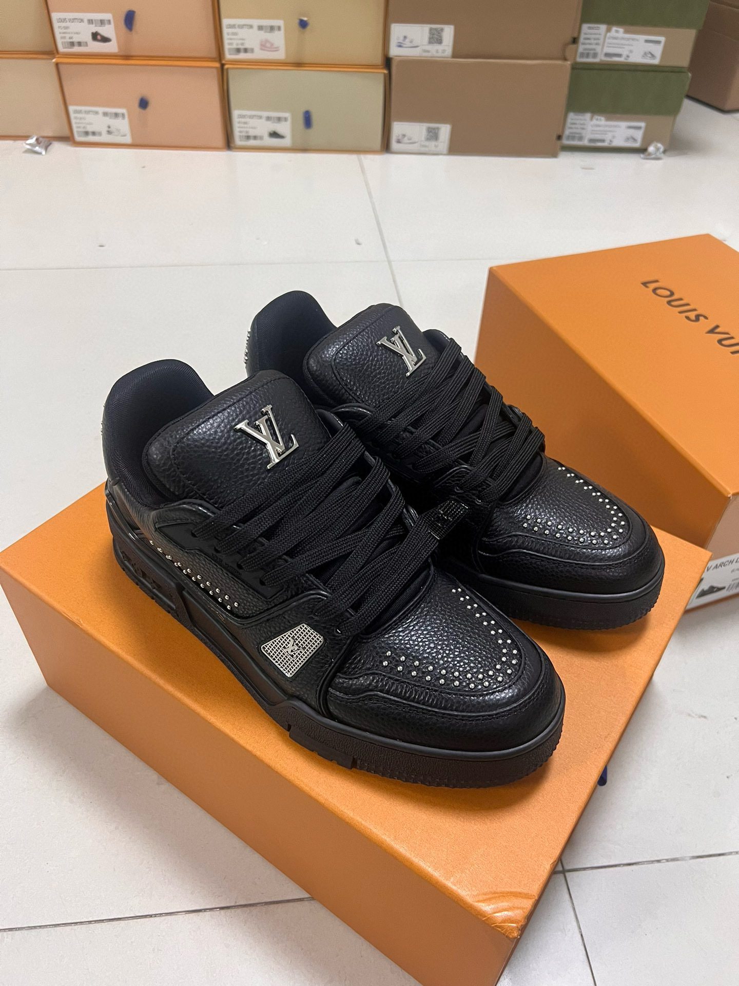 Louis Vuitton Sneaker – LSVT1429
