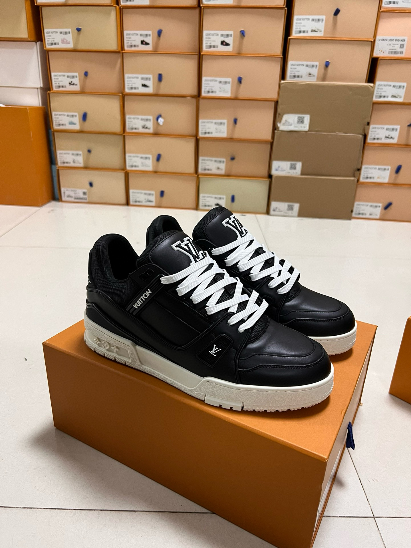 Louis Vuitton Sneaker – LSVT1428