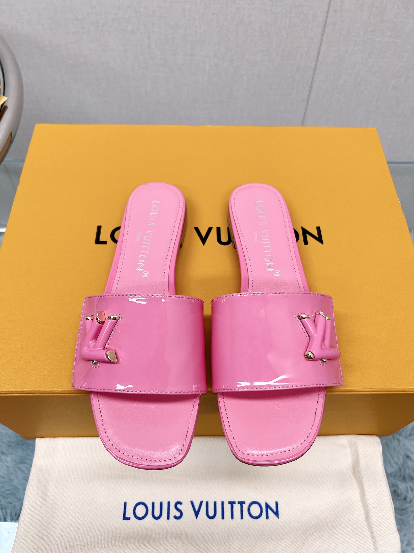 Louis Vuitton Sandal – WOLV1057