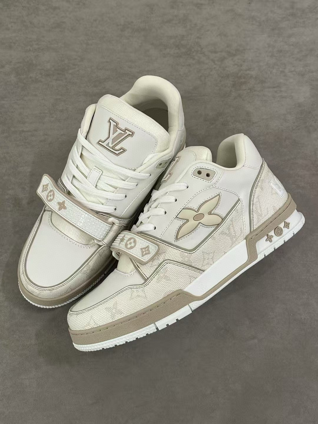 Louis Vuitton Sneaker – LSVT1477