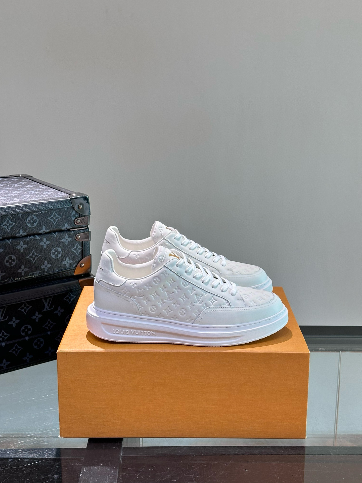 Louis Vuitton Sneaker – LSVT1437
