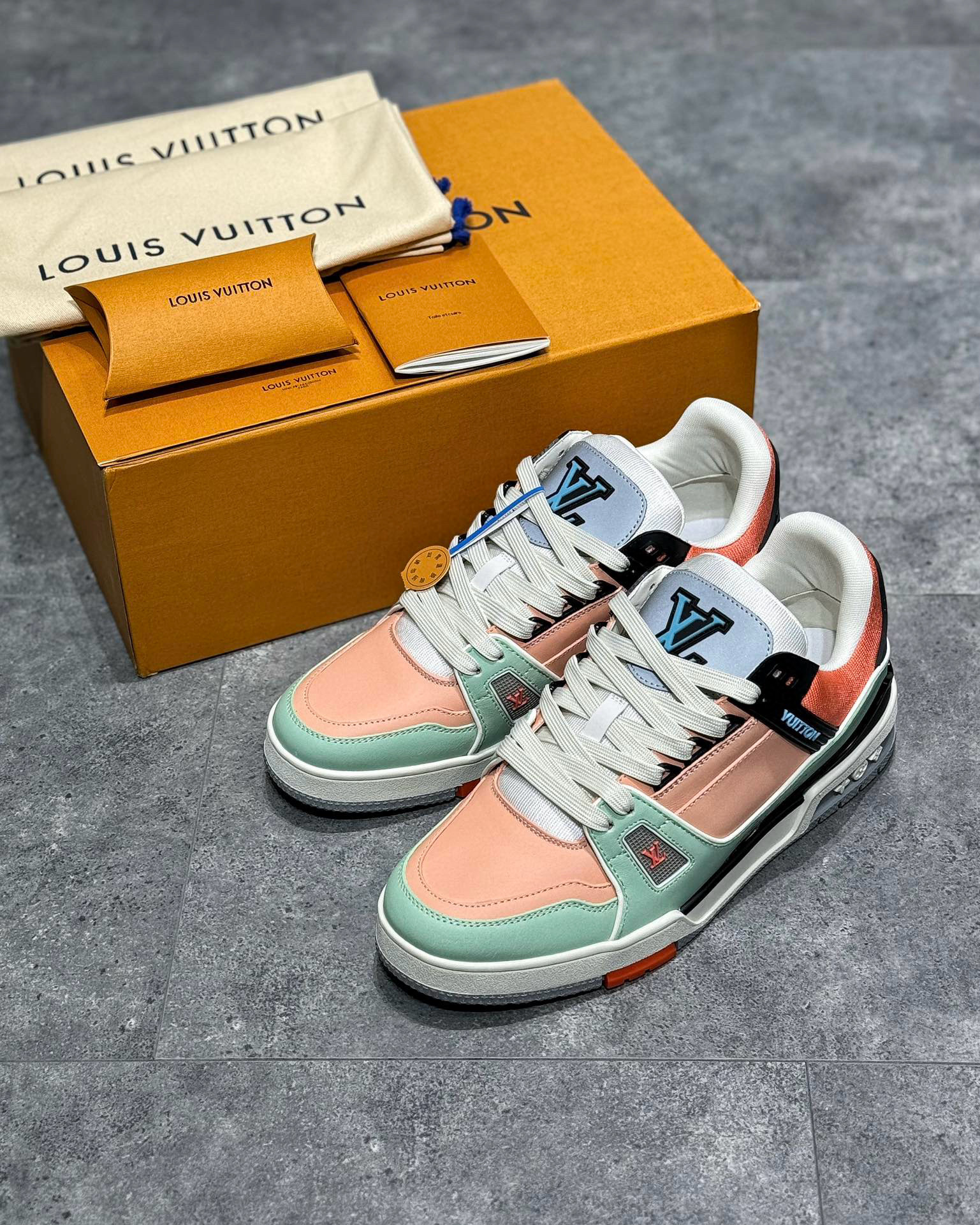 Louis Vuitton Sneaker – LSVT1327