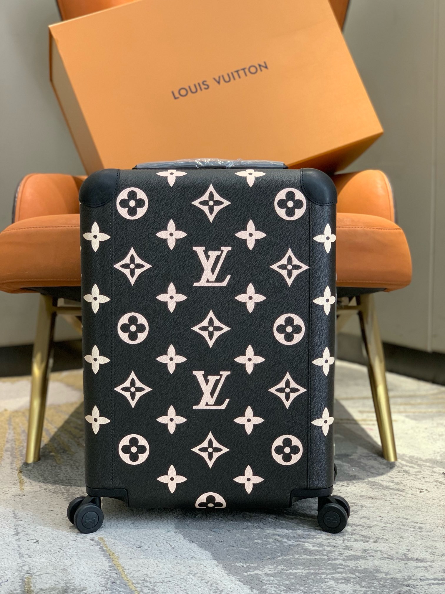 Louis Vuitton Suitcase – BGSC1020