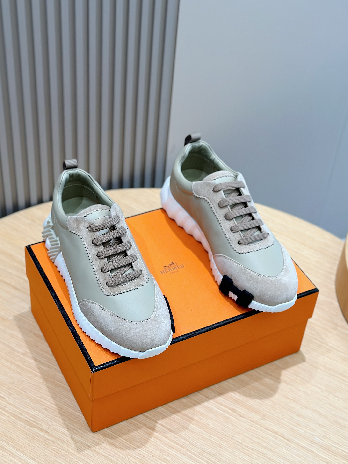 Hermes Sneaker – HRMS1061