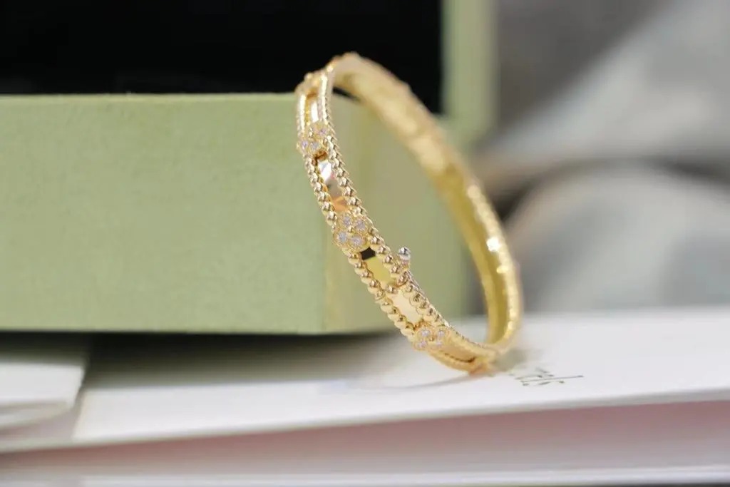 Van Cleef & Arpels Bracelet – JWWM1021