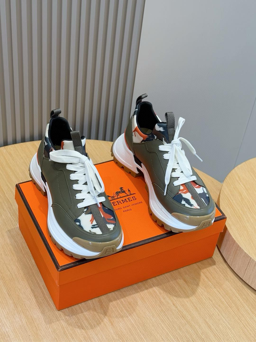 Hermes Sneaker – HRMS1059
