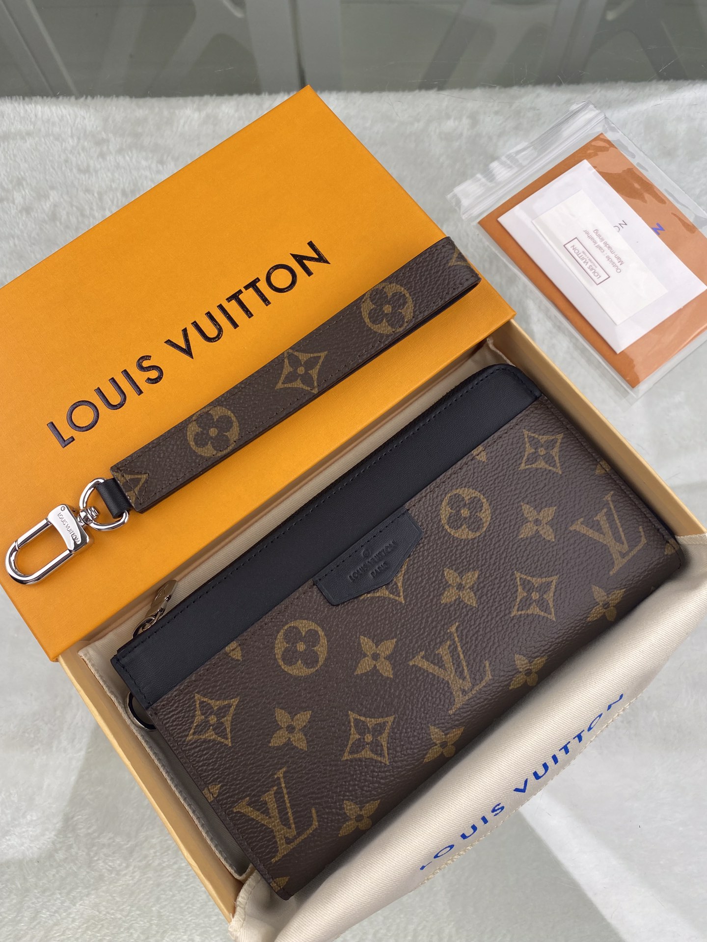 Louis Vuitton Wallet – MWLT1005
