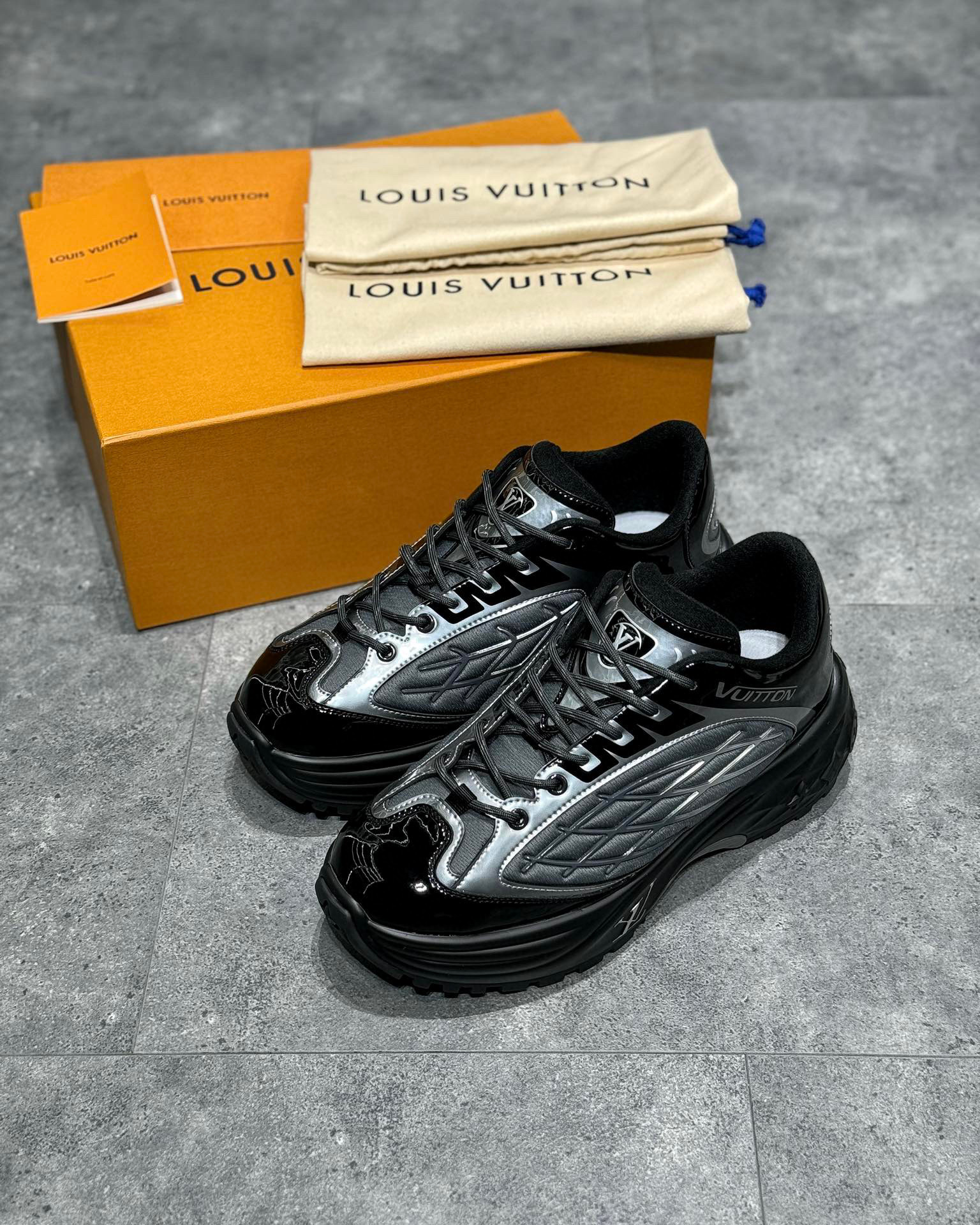 Louis Vuitton Sneaker – LSVT1309