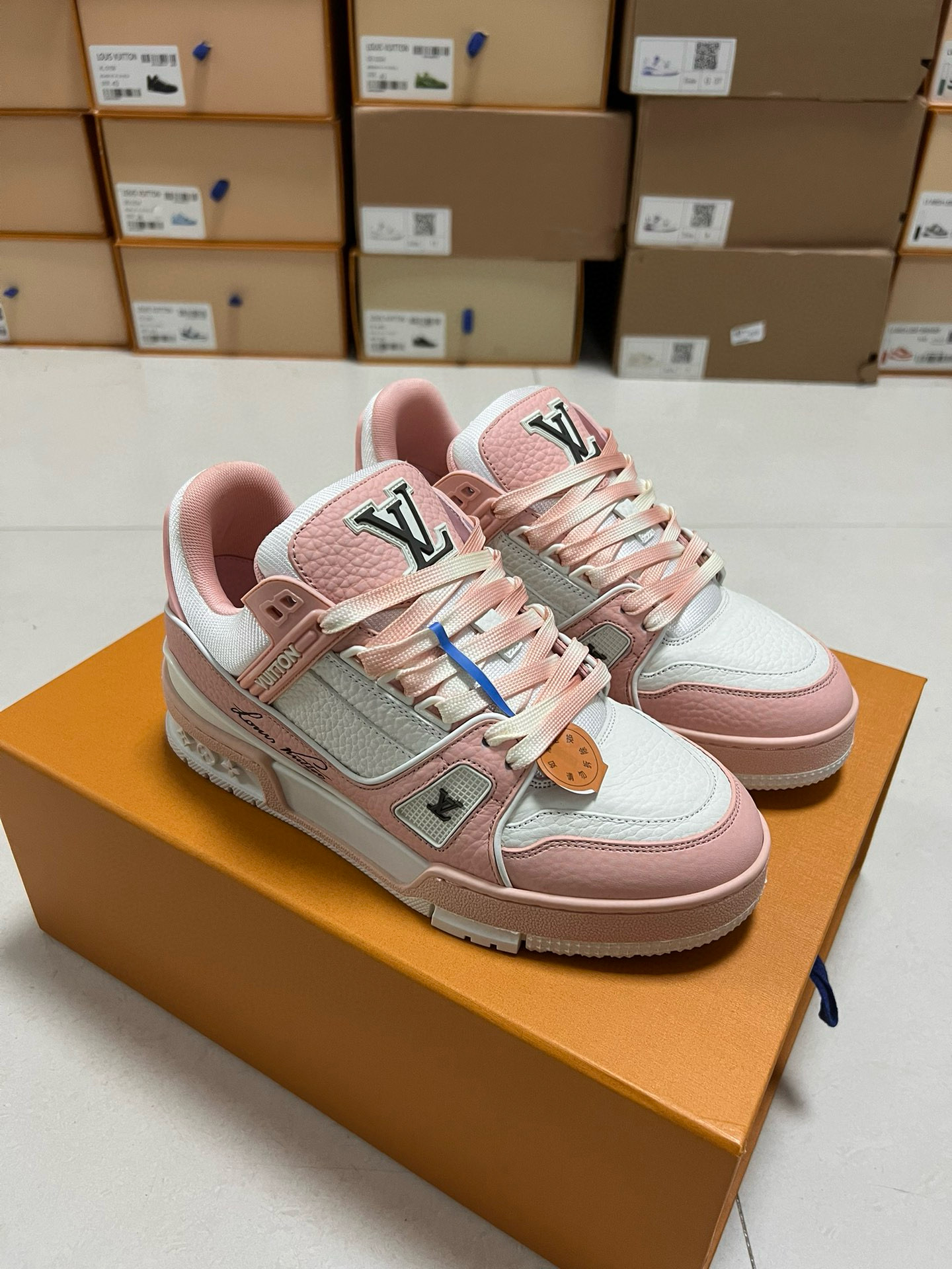 Louis Vuitton Sneaker – LSVT1415