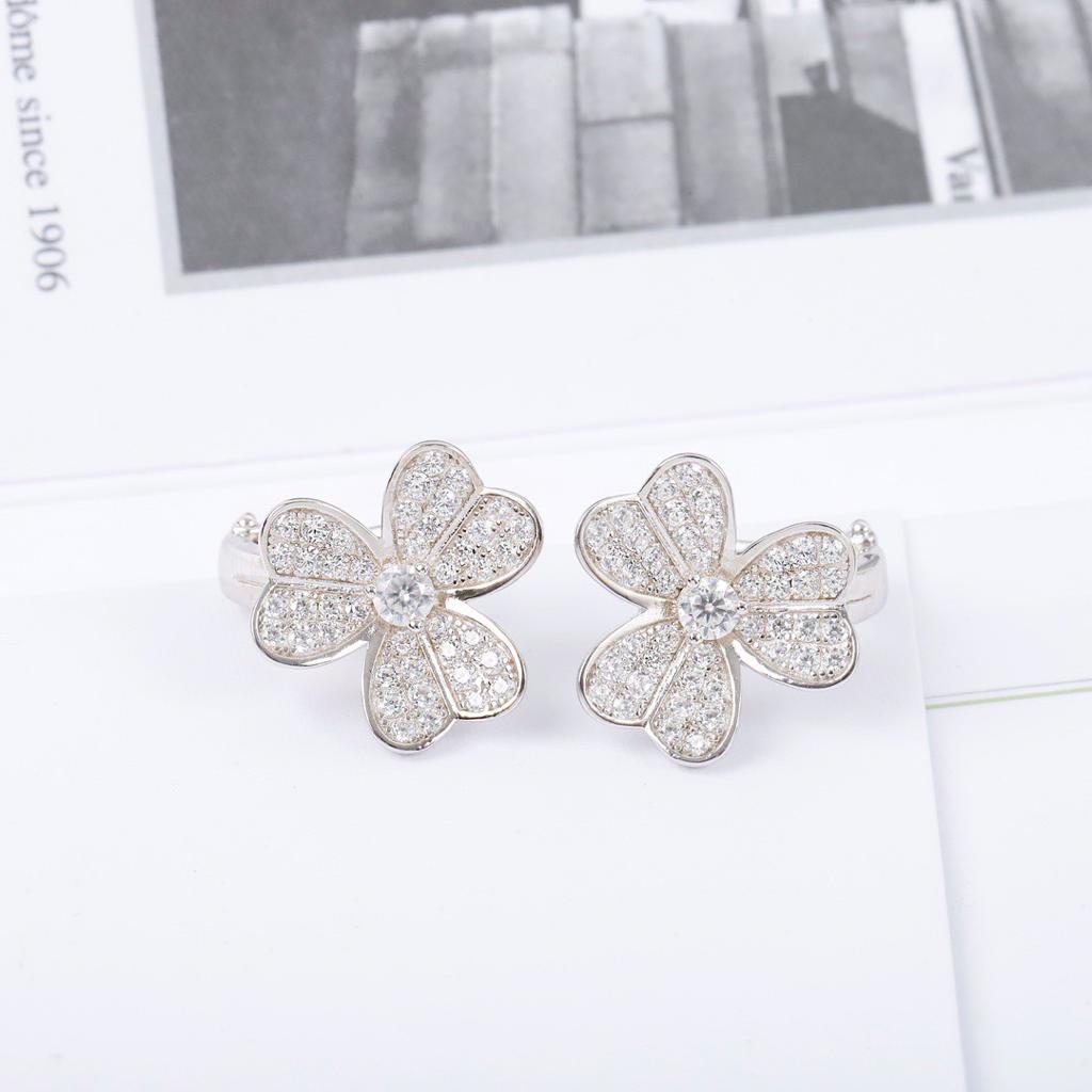 Van Cleef & Arpels Earrings – JWWM1037