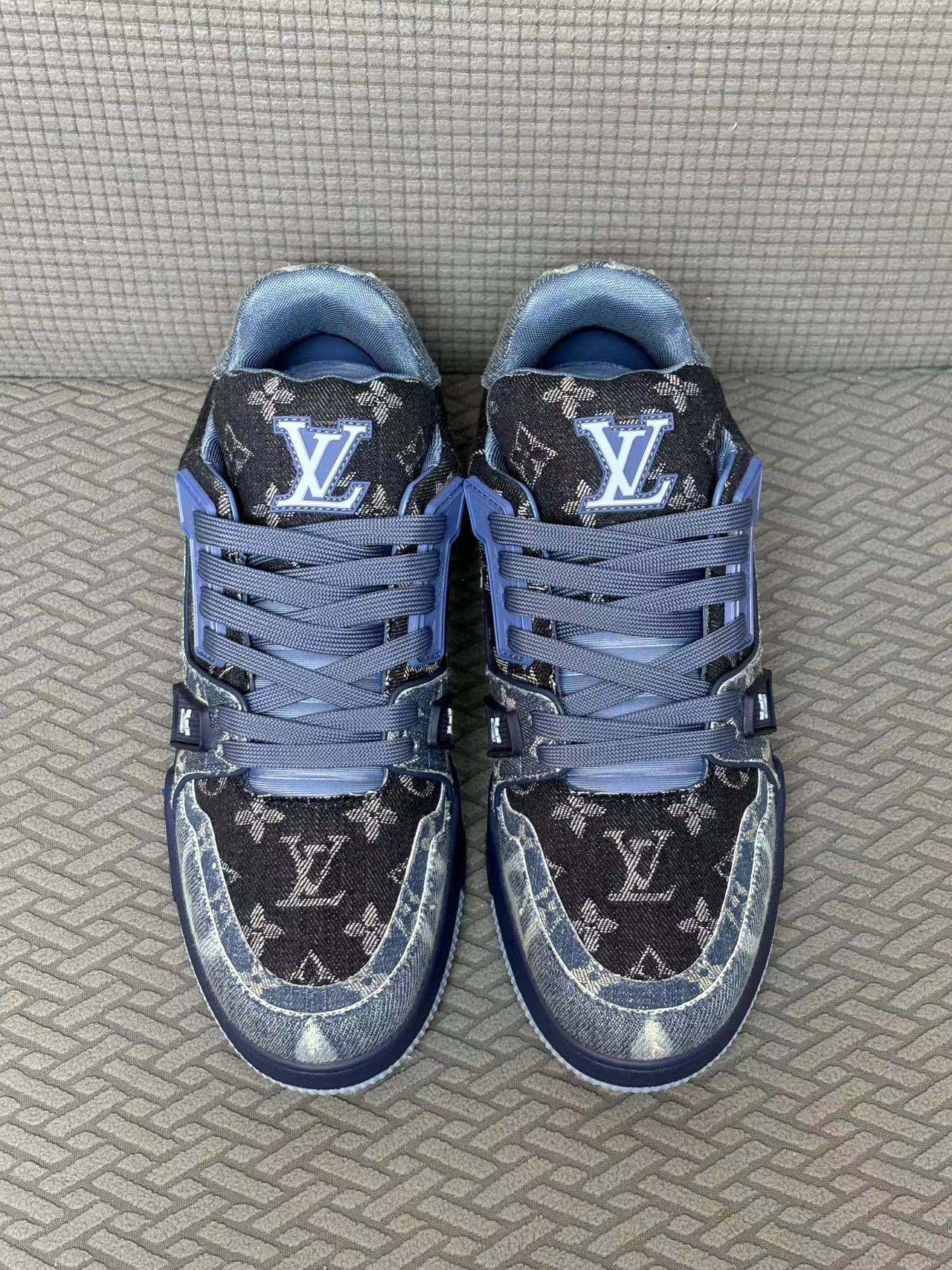 Louis Vuitton Sneaker – LSVT14840