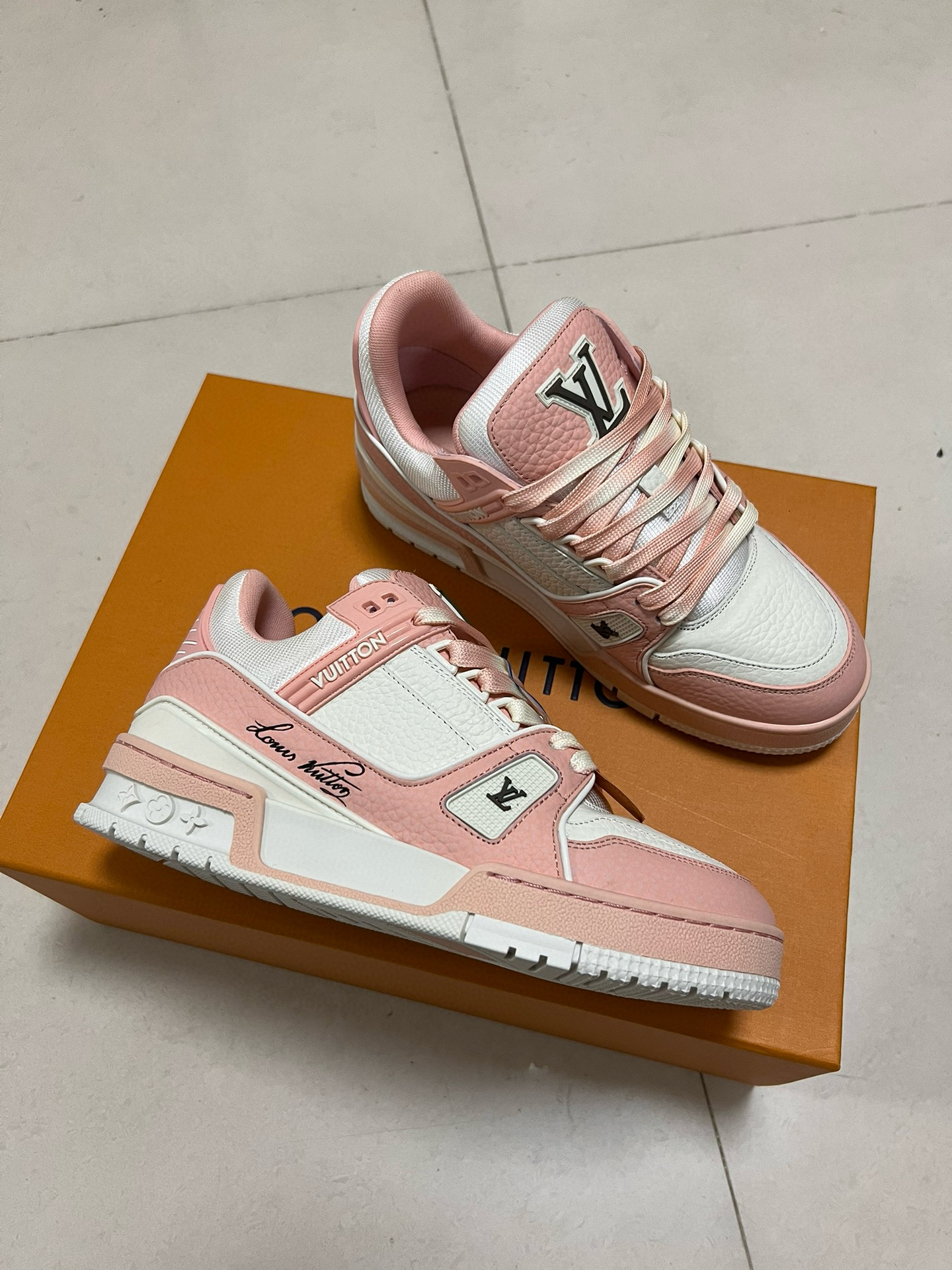 Louis Vuitton Sneaker – LSVT1415