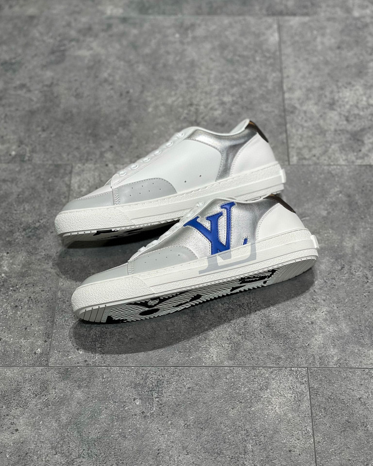 Louis Vuitton Sneaker – LSVT1303