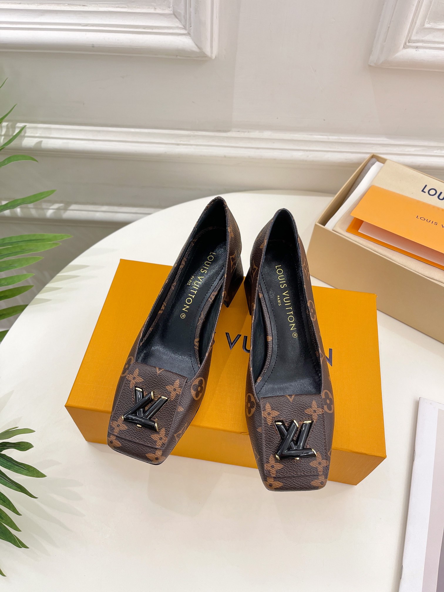 Louis Vuitton Pumps – WOLV1030