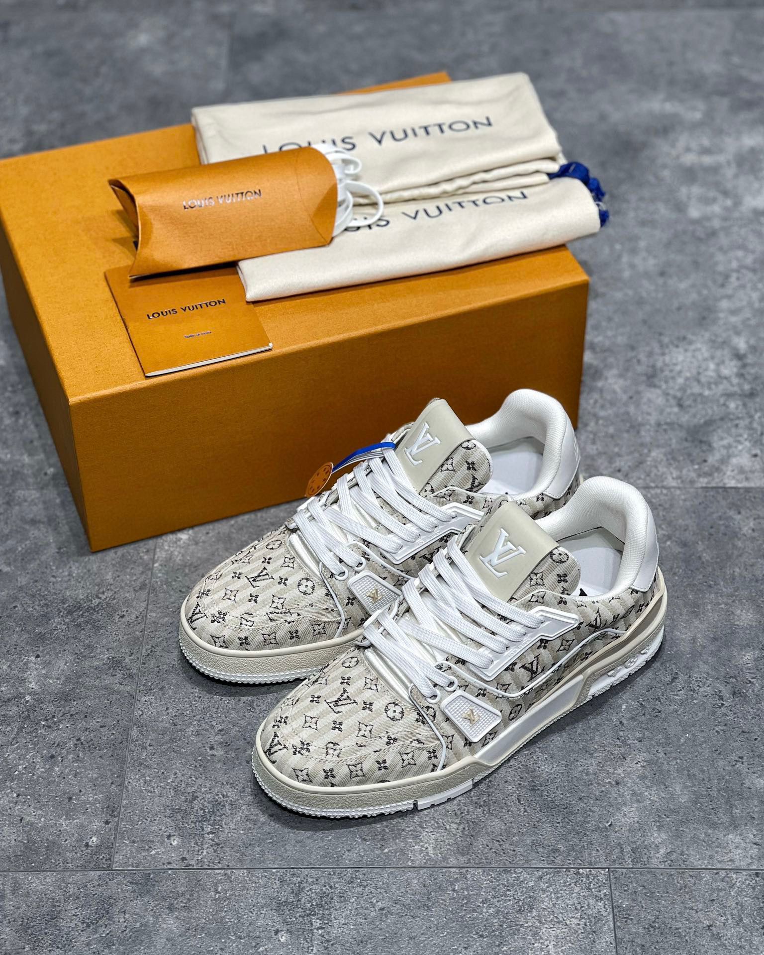 Louis Vuitton Sneaker – LSVT1279