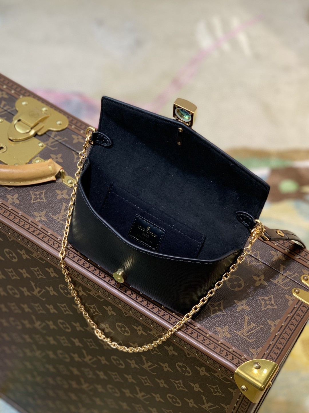 Louis Vuitton Shoulder Bag – LVSH1057