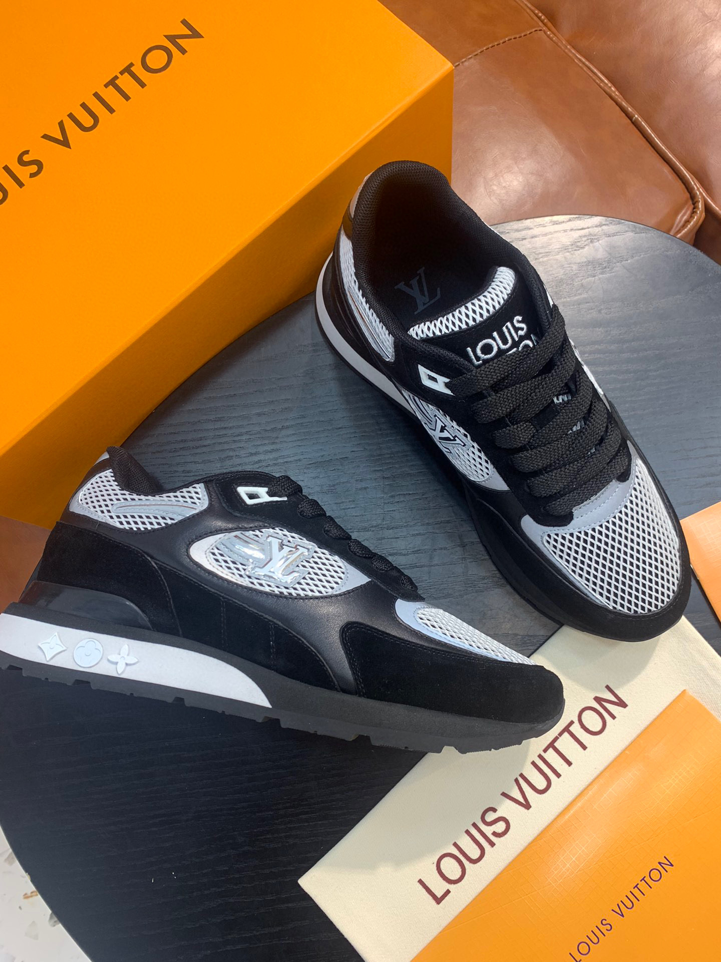 Louis Vuitton Sneaker – LSVT1199