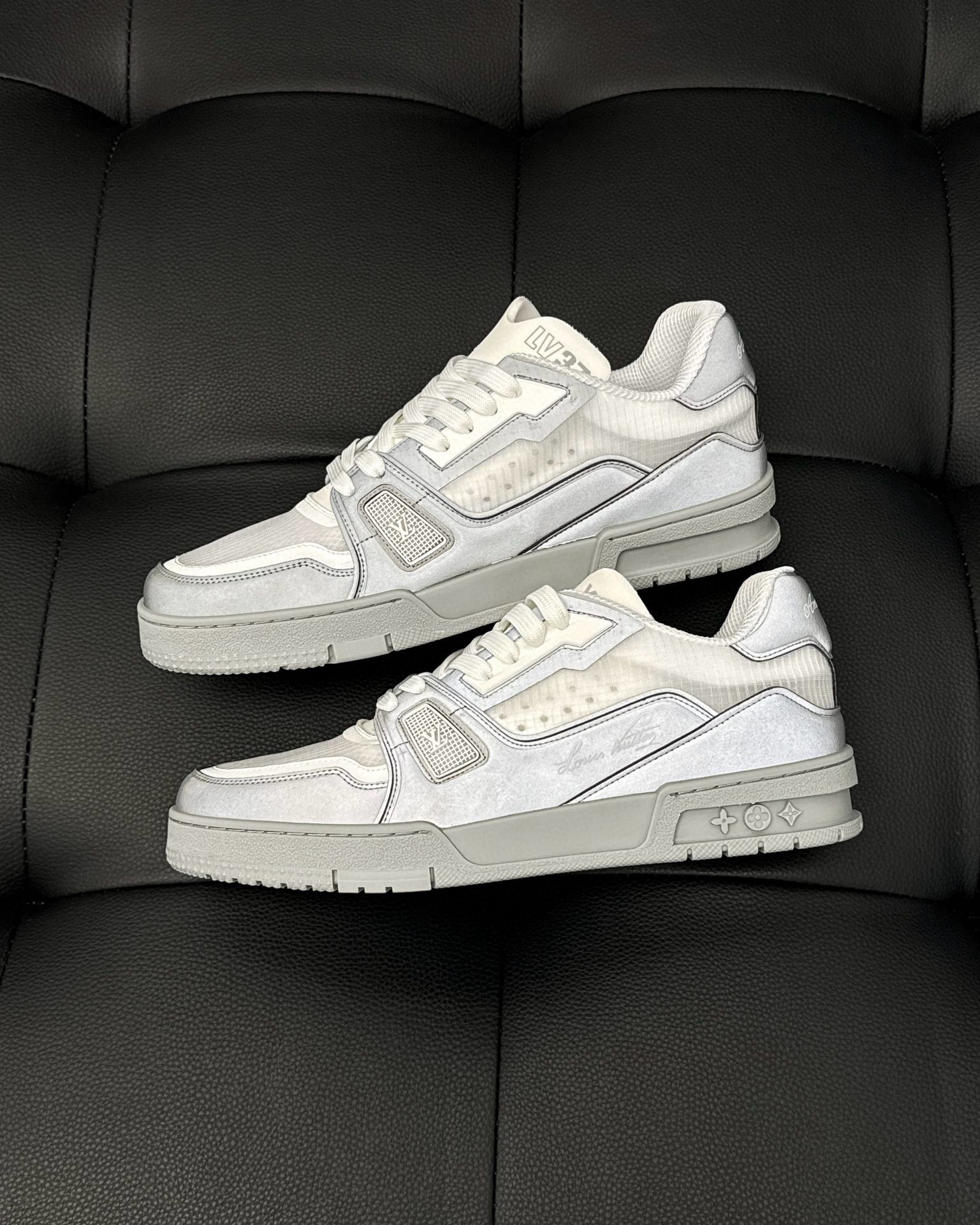 Louis Vuitton Sneaker – LSVT1389
